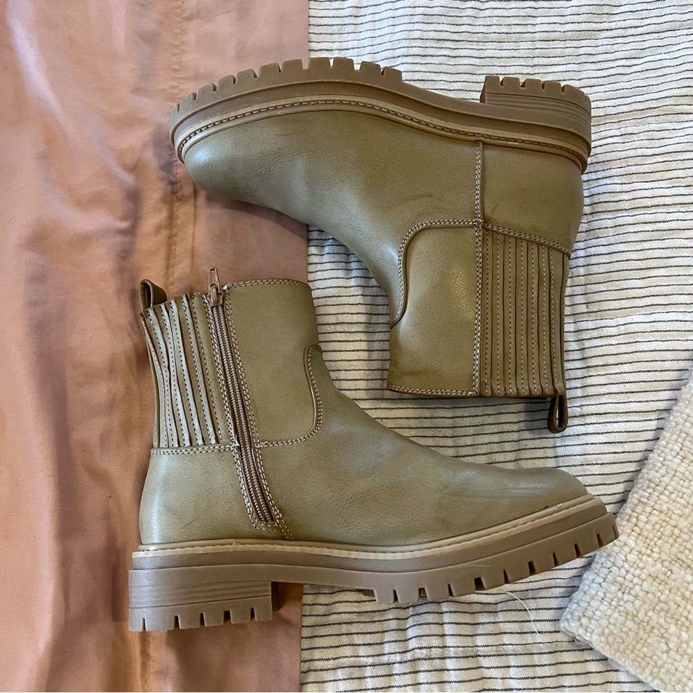 NOBO Tan Booties 9